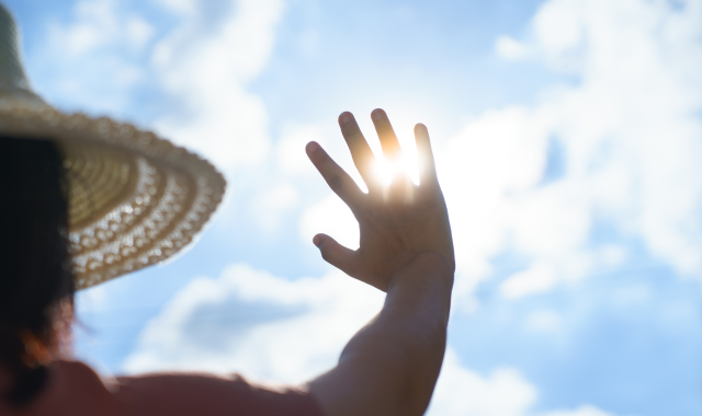 春の紫外線と夏の紫外線、肌への影響はどう違う？